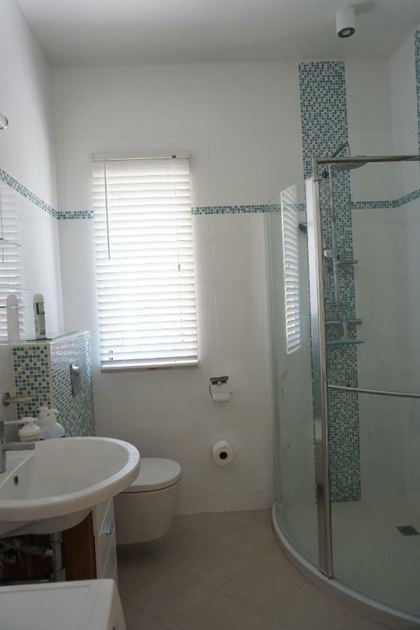 Self Contained Apartment With Private Kitchen Higher Heights, Barbados Christ Church Bagian luar foto