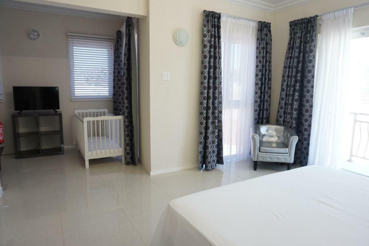 Self Contained Apartment With Private Kitchen Higher Heights, Barbados Christ Church Bagian luar foto