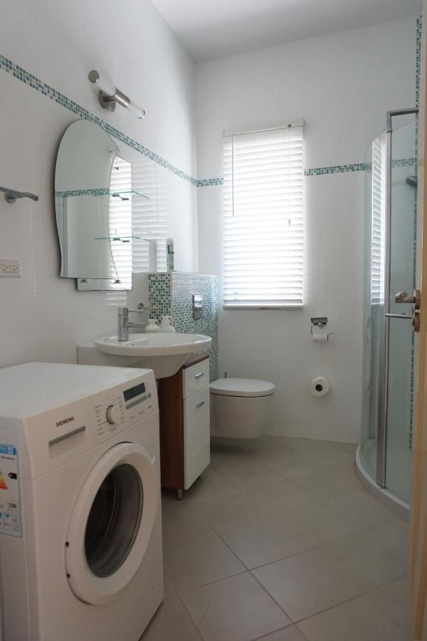 Self Contained Apartment With Private Kitchen Higher Heights, Barbados Christ Church Bagian luar foto